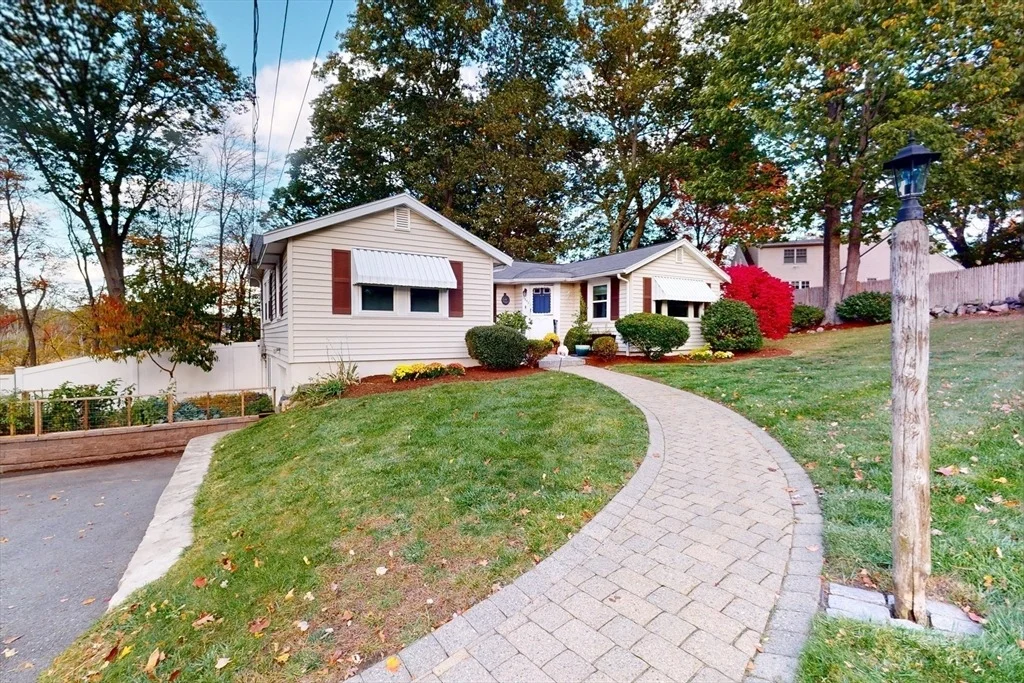 Photo of 1393 Trapelo Road