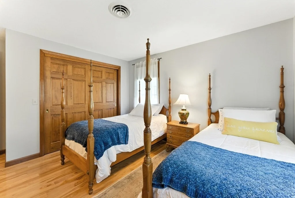 Photo of 238 Elizabeth Dr