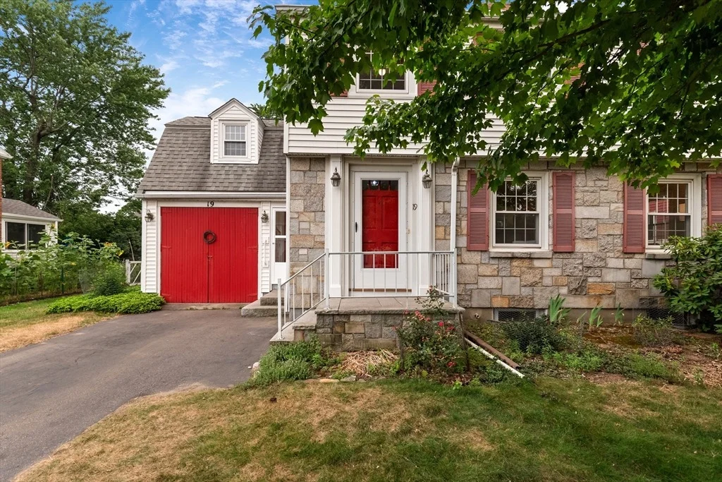 Photo of 19 Colonial Dr