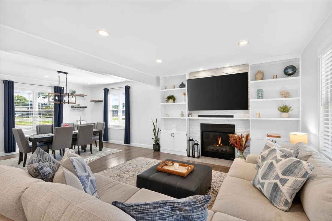Photo of 537 Southwick Rd