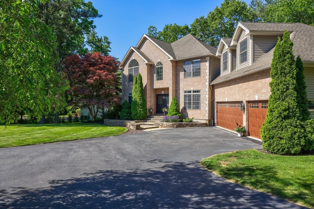 Photo of 10 Strawberry Knoll Dr