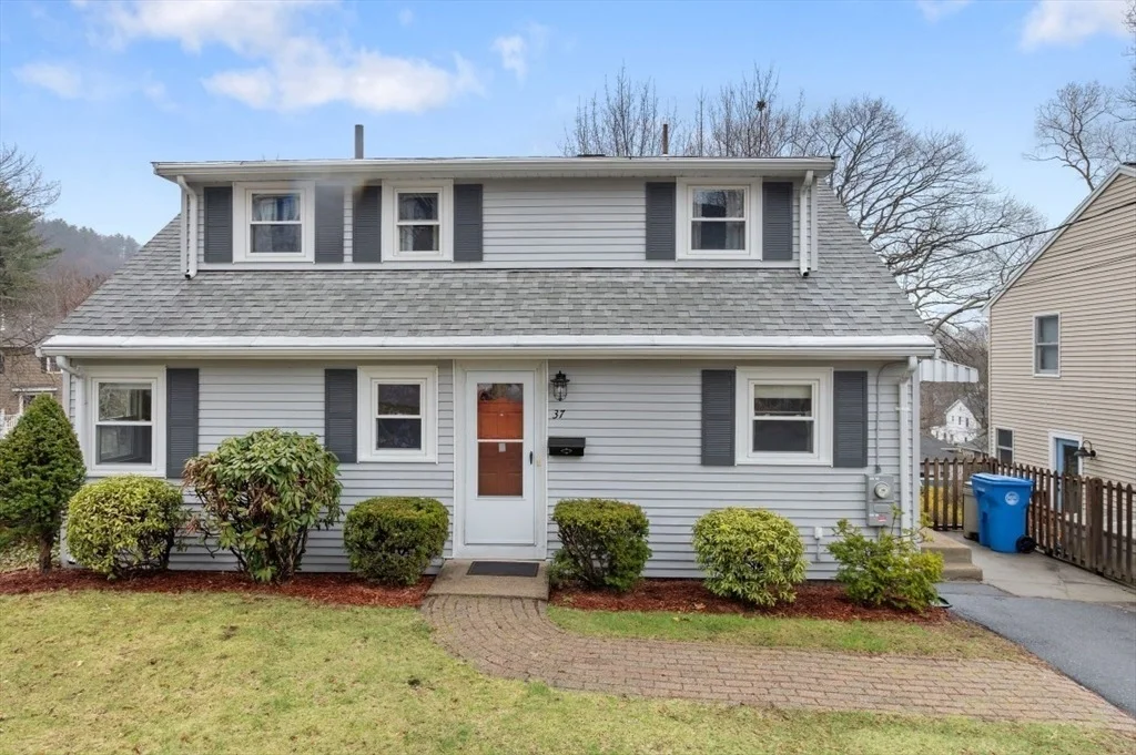 Photo of 37 Upland Rd