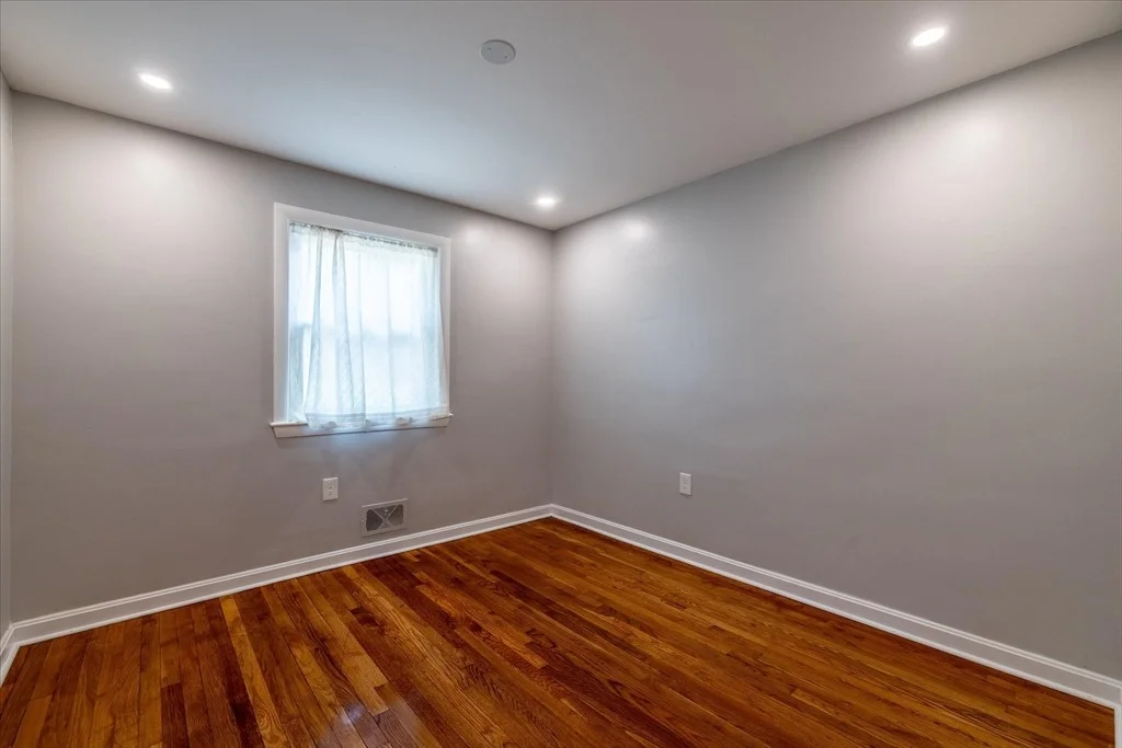 Photo of 13 Curley Dr