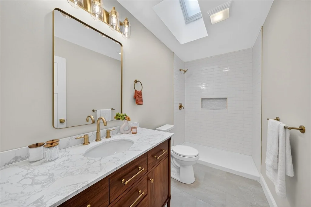 Photo of 48 Valley View Dr