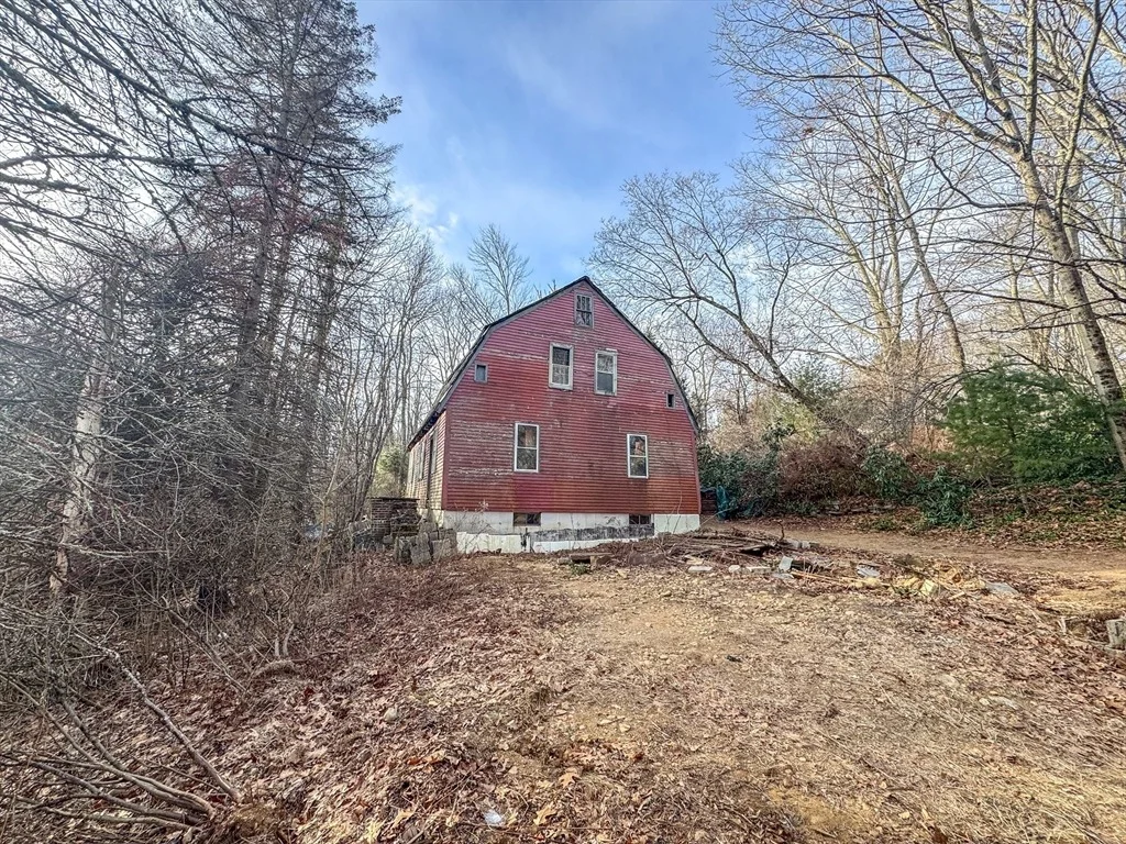 Photo of 203 Chamberlain Hill Rd