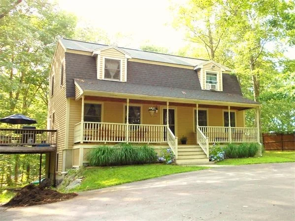 Photo of 566 Main St