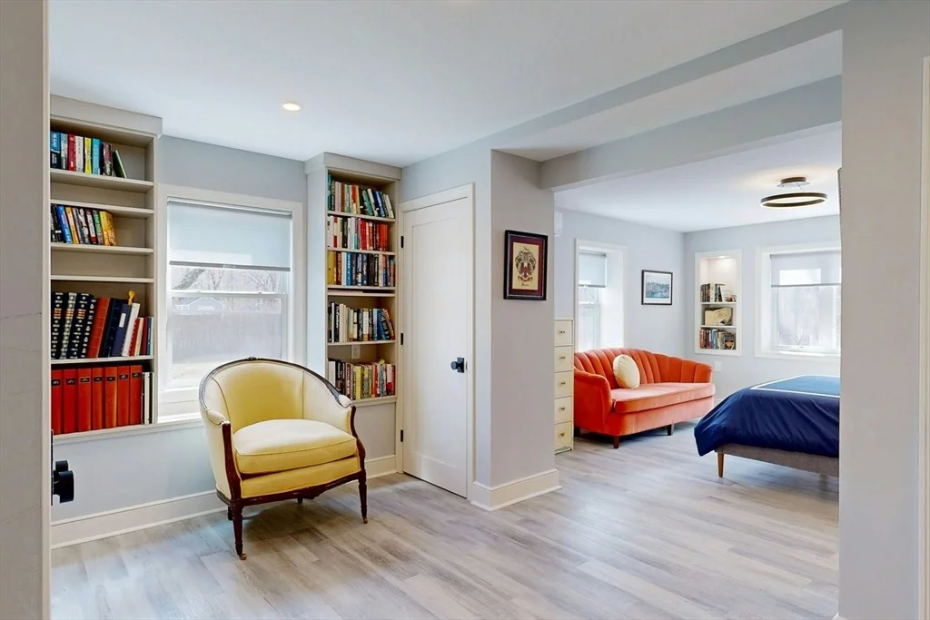 Photo of 25 Longmeadow Rd