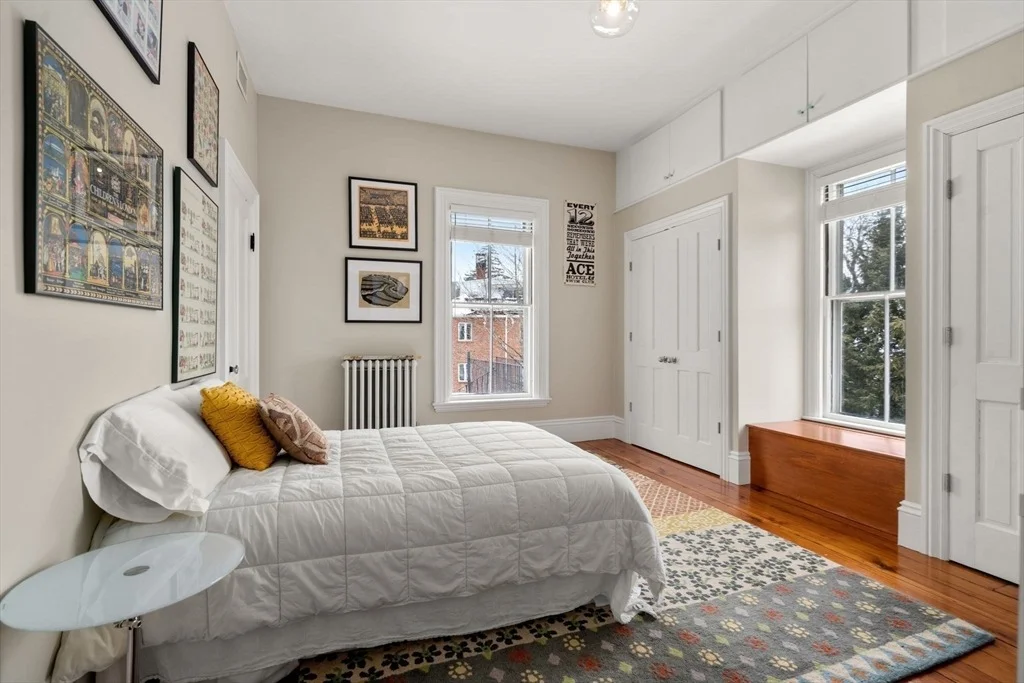 Photo of 327 Franklin St