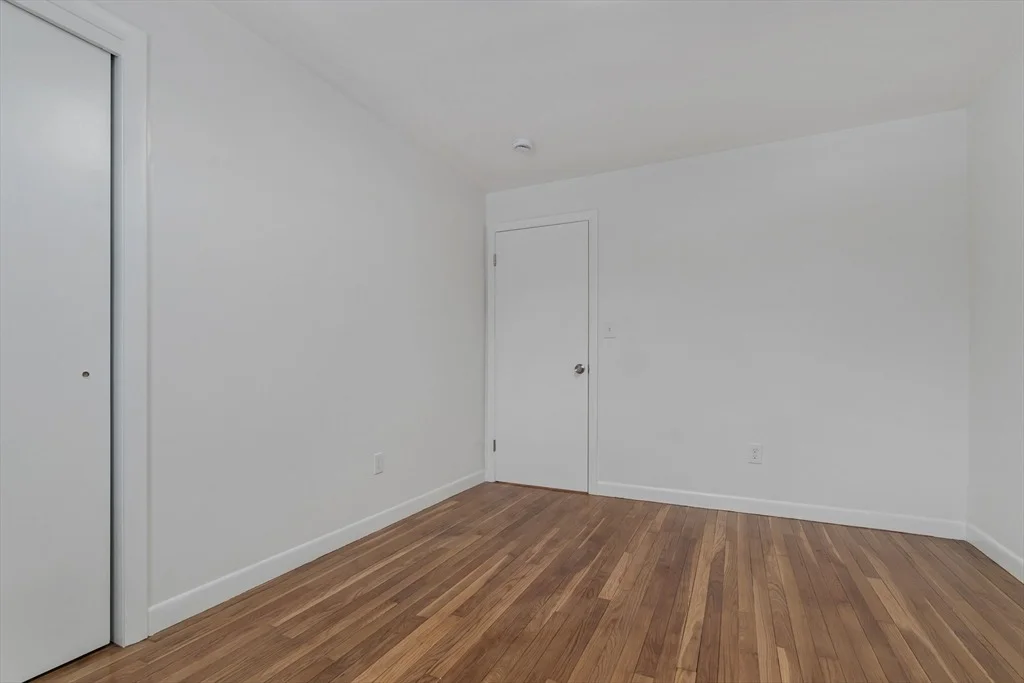 Photo of 11 Hawthorne Dr