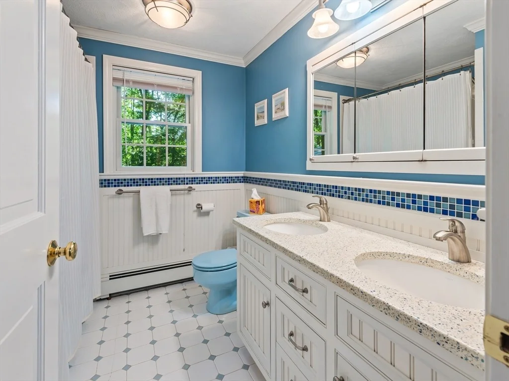 Photo of 14 Running Brook Cir