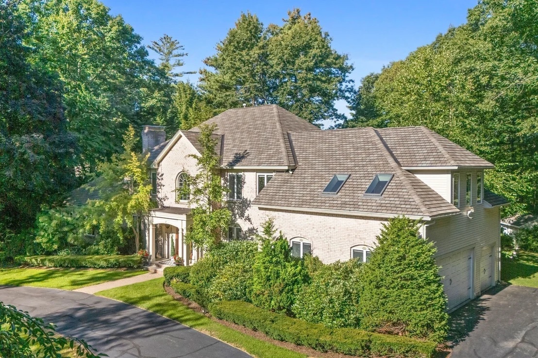 Photo of 4 Webster Cir