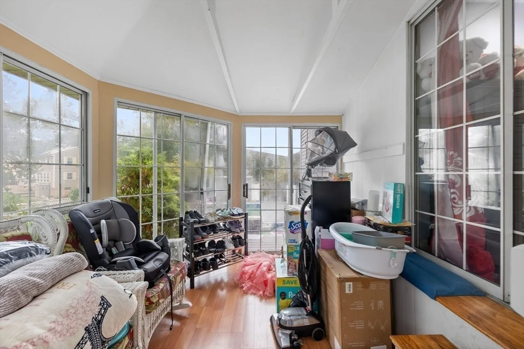 Photo of 18 Sterling Ave