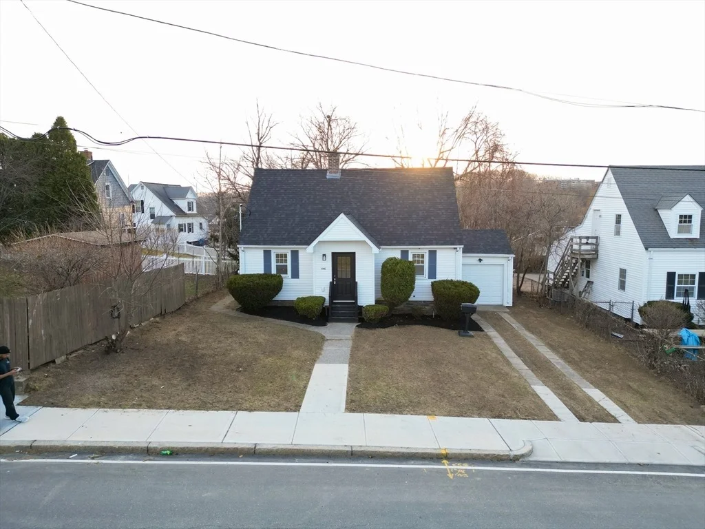 Photo of 1 Triangle St.