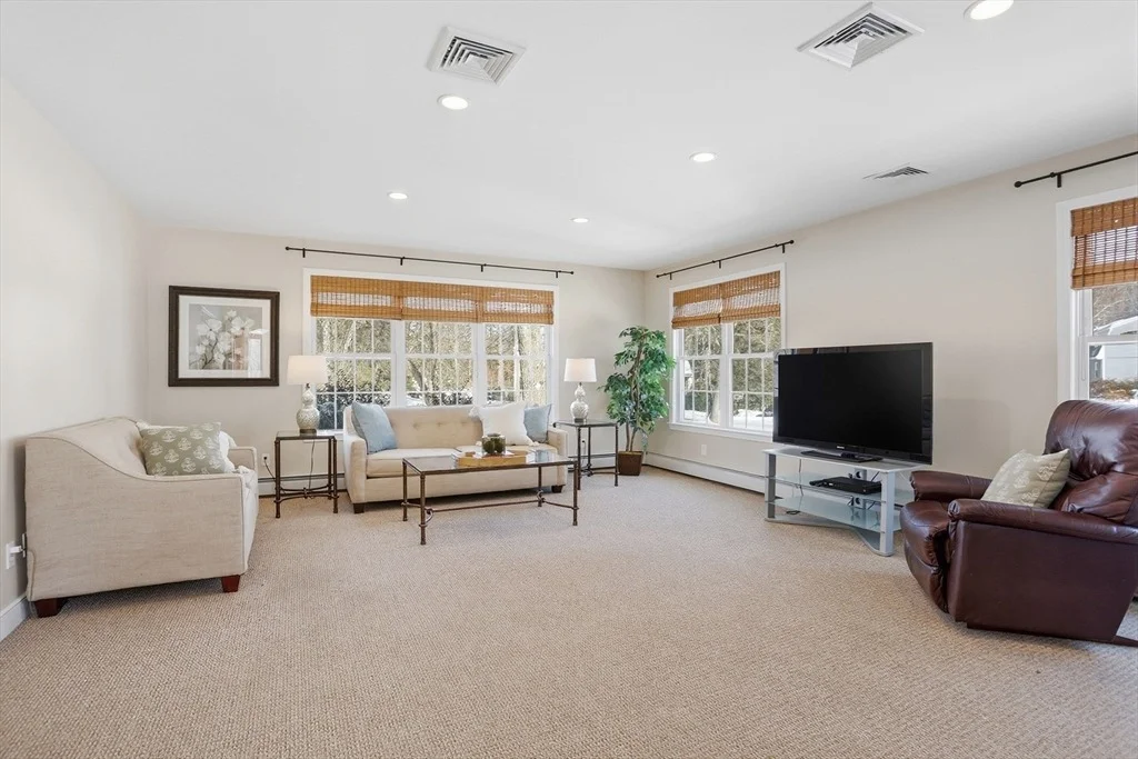 Photo of 245 Oak Hill Circle
