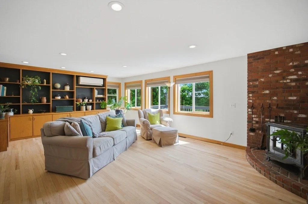 Photo of 48 Birch Bluff Rd