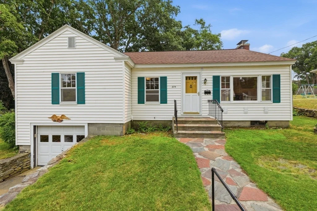 Photo of 375 Fredette Street