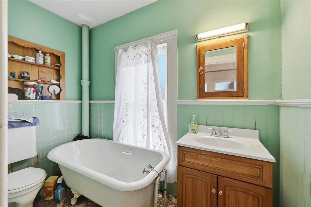 Photo of 84 Middlefield Rd