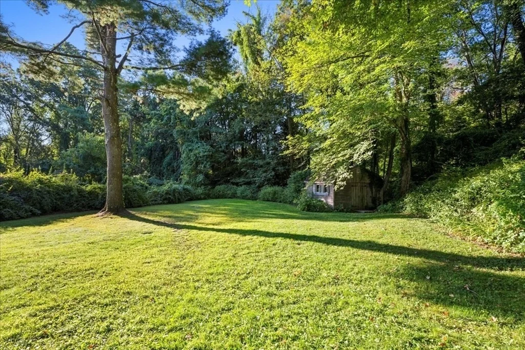 Photo of 2 Fairview Dr
