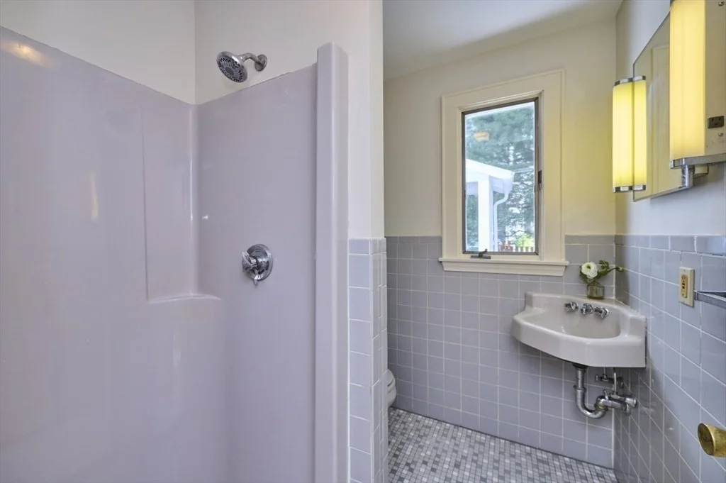 Photo of 16 Fairlee Rd