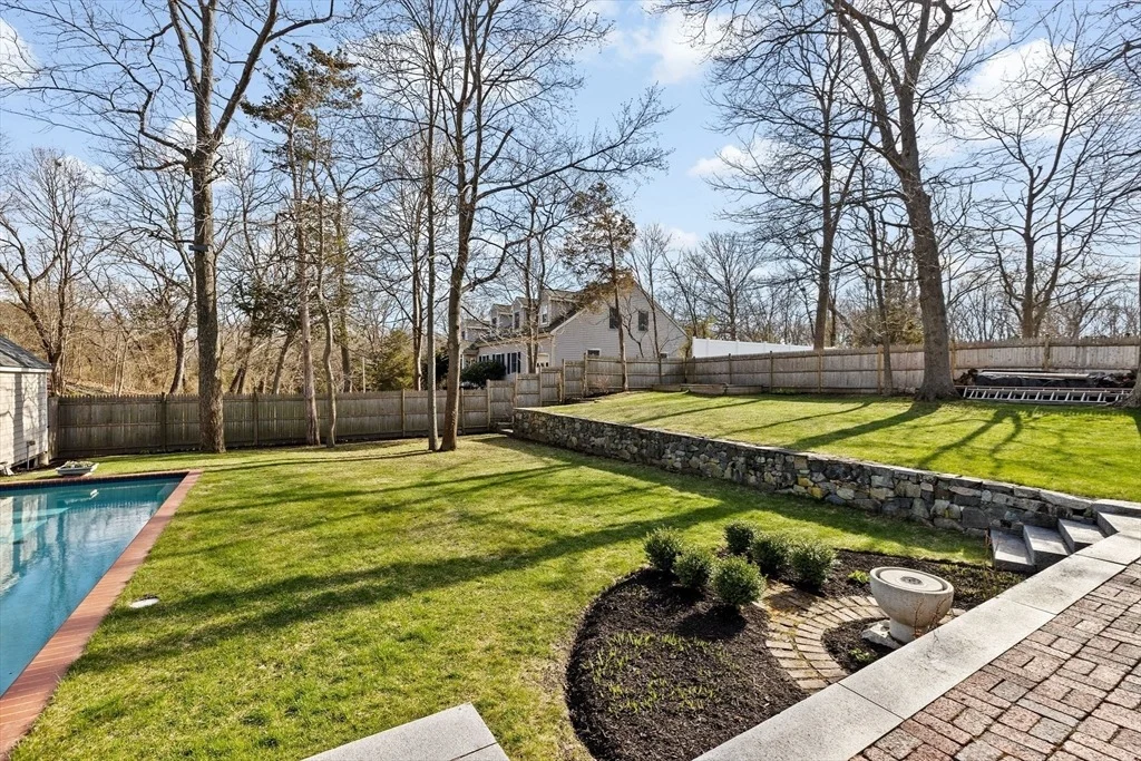 Photo of 10 Wompatuck Rd