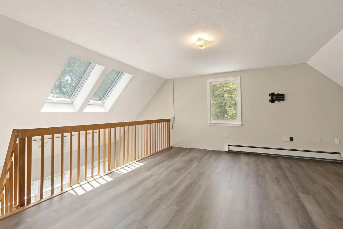 Photo of 10 Fairway Dr