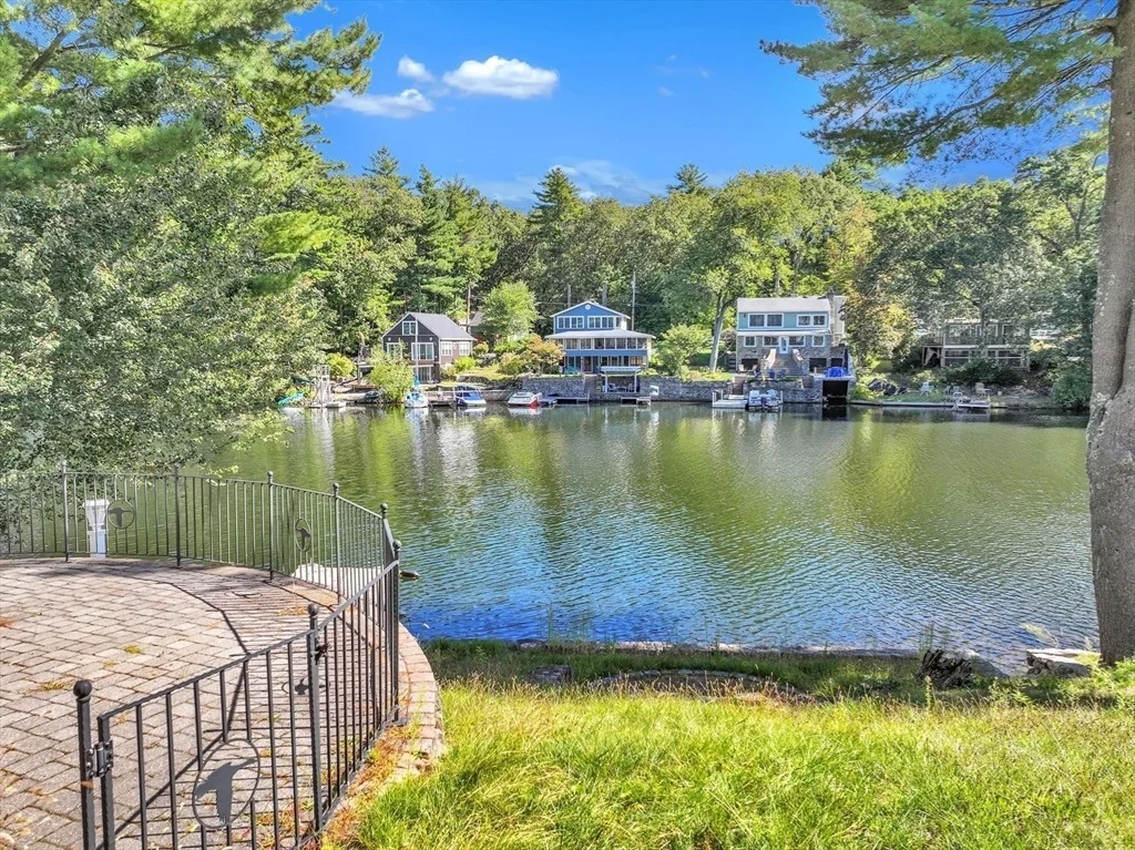 Photo of 210 Barton Rd