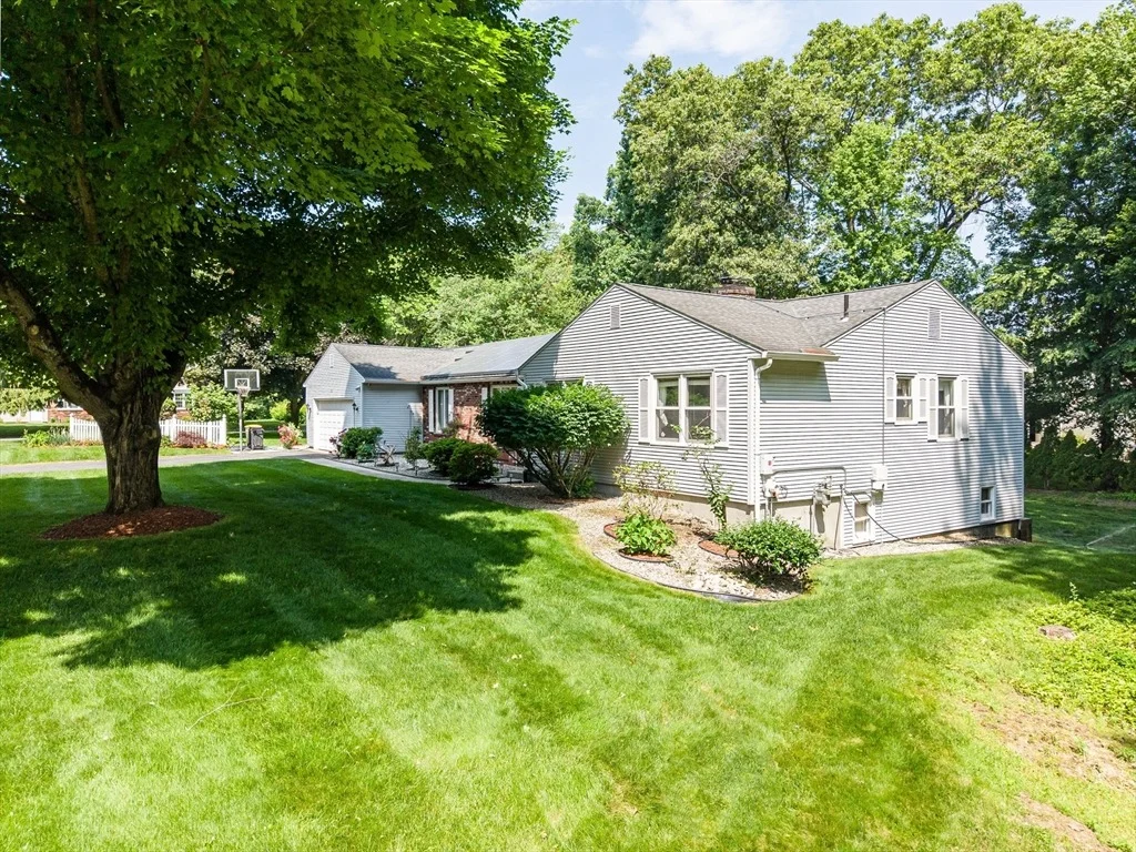 Photo of 52 Wellesley Dr