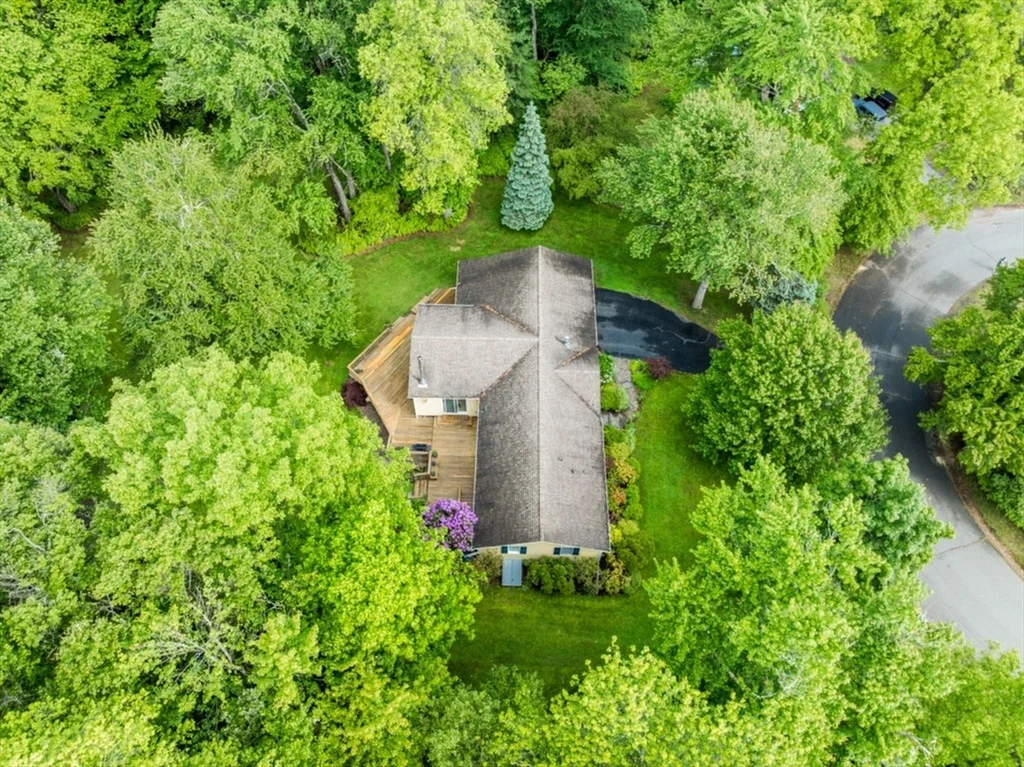 Photo of 54 Deepwoods Dr