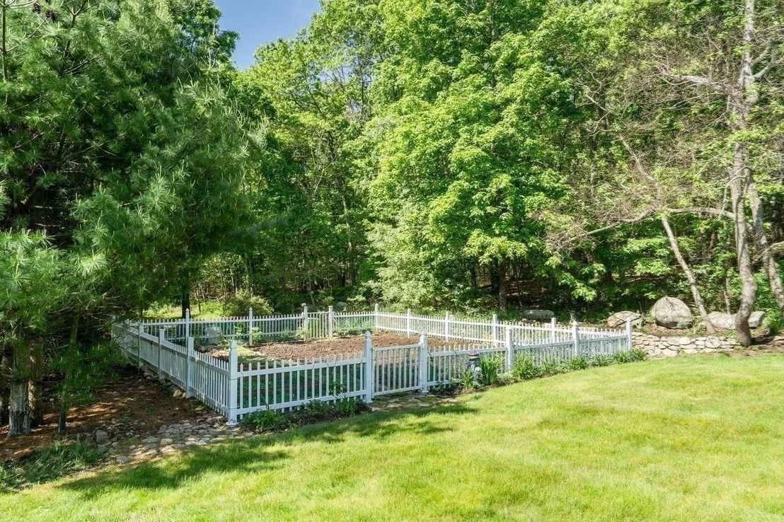 Photo of 2 Stonegate Ln