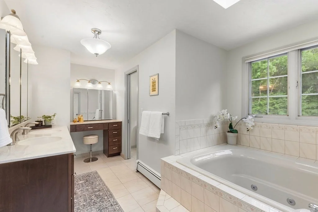 Photo of 18 Fredric Ln