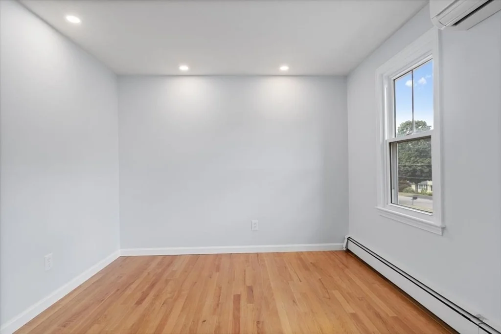 Photo of 33 Barnstable Rd