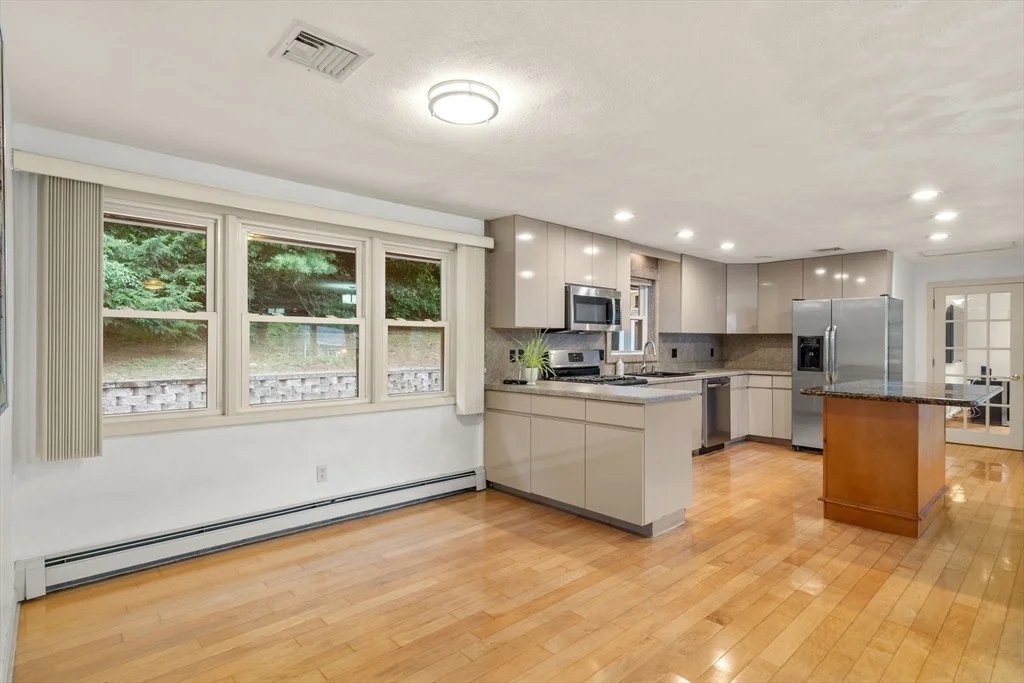 Photo of 6 Paulette Dr