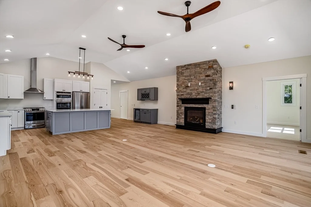 Photo of 74 Lakeshore Dr