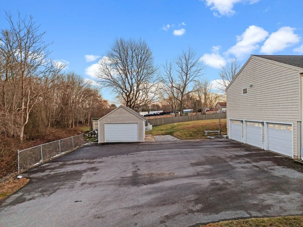 Photo of 7 Deerfield Ln