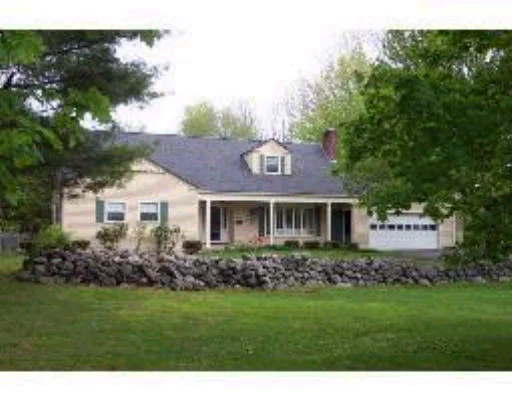 Photo of 882 Pleasant Street