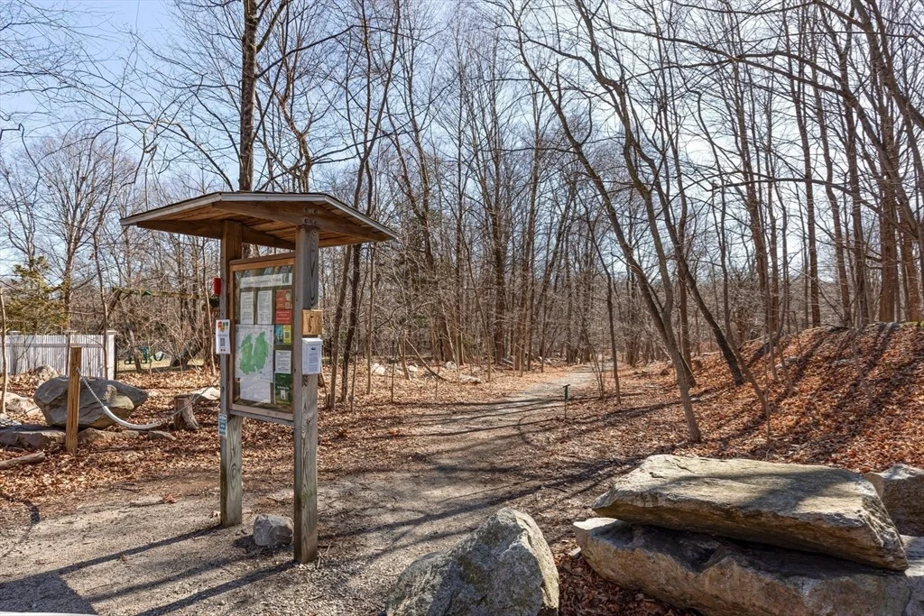 Photo of 886 Salem End Rd