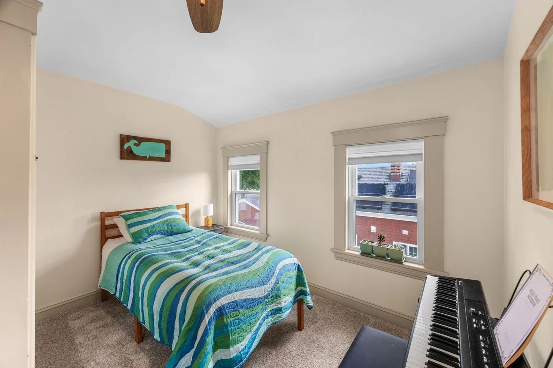 Photo of 32 Crescent Ave