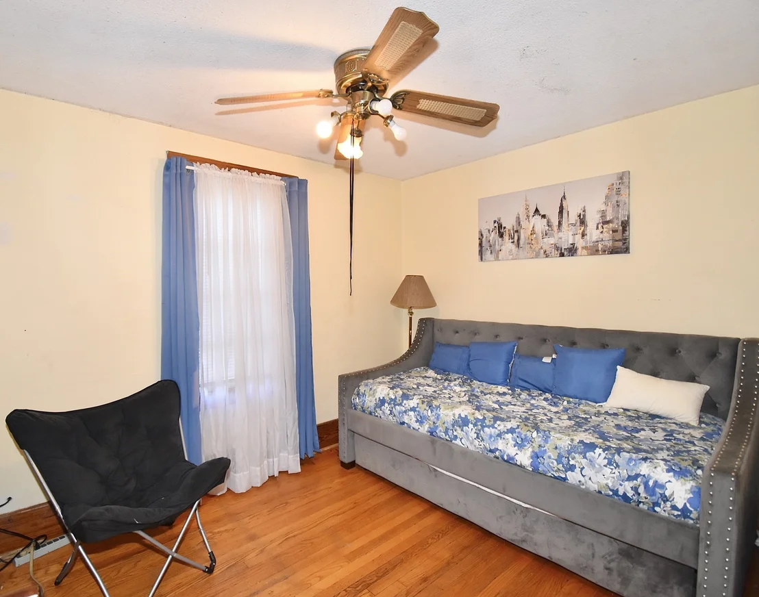Photo of 1245 Bay St