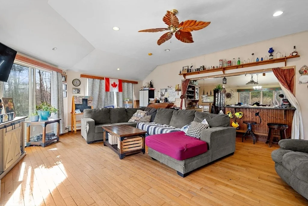 Photo of 6 Plum Tree Ln