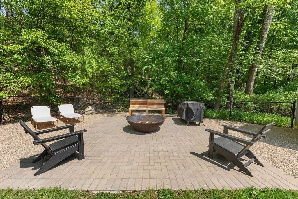 Photo of 40 Kinsley Ln