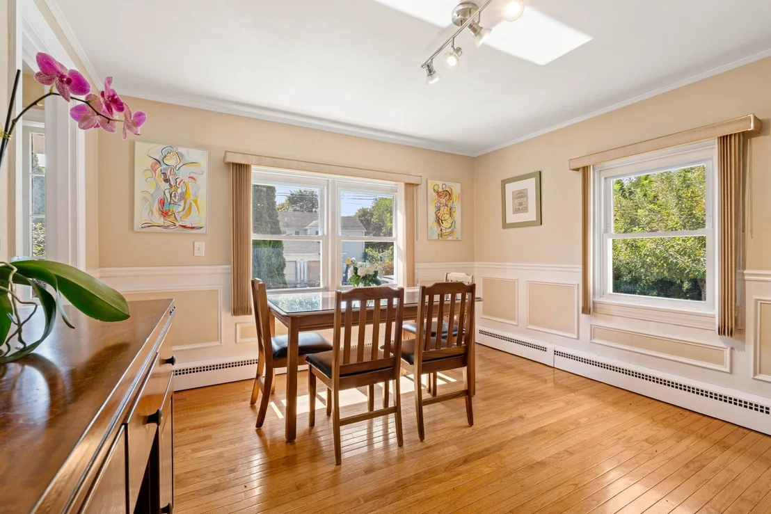 Photo of 52 Thornton Ave