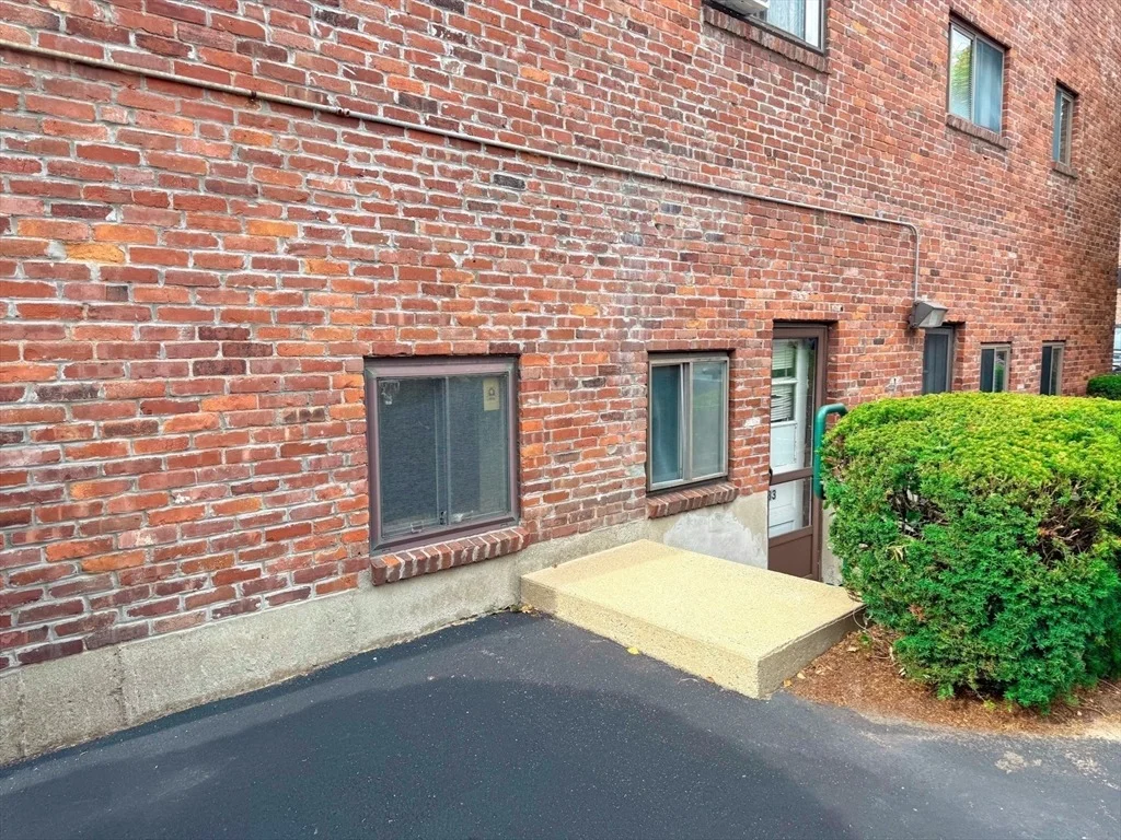 Photo of Unit B at 83 Nicholas Rd