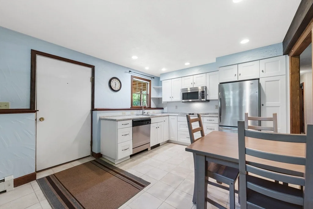 Photo of 71 Colonial Dr