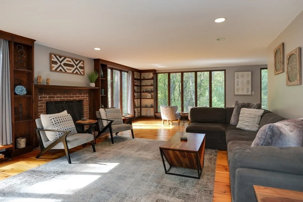 Photo of 18 Bay Path Dr