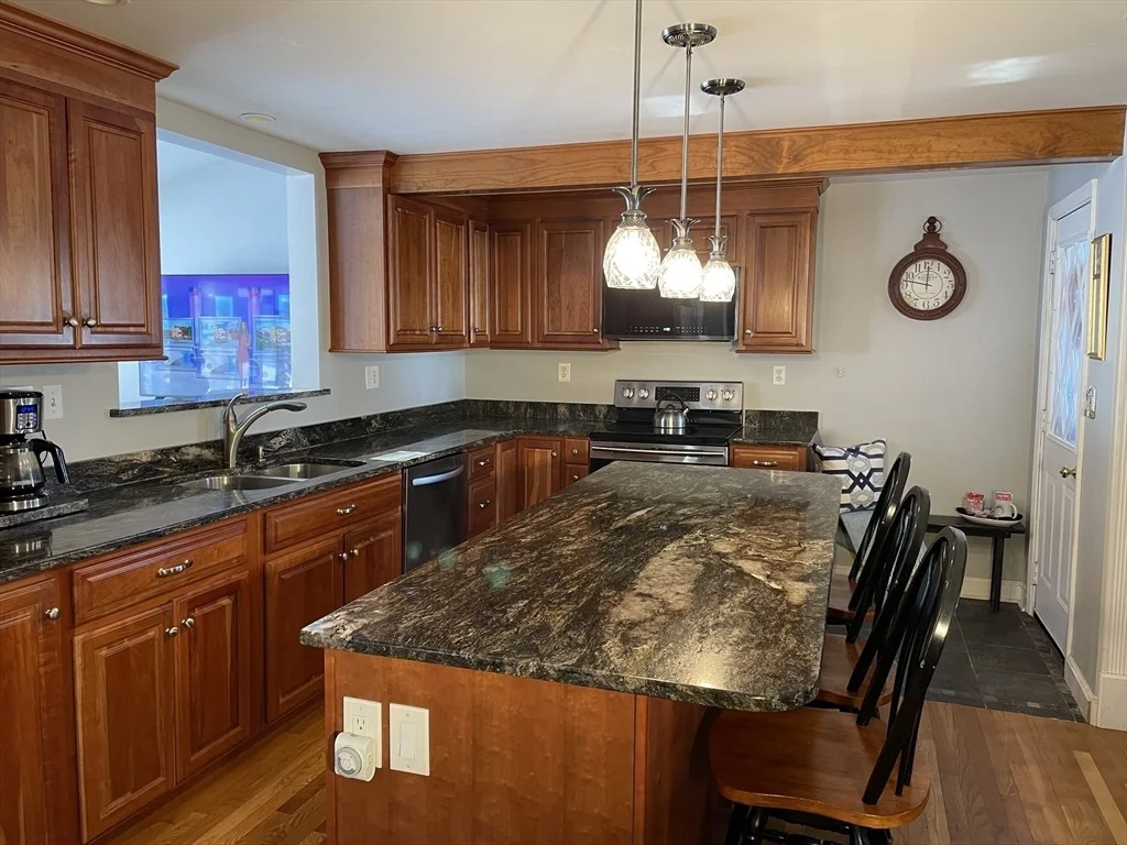 Photo of 255 River St