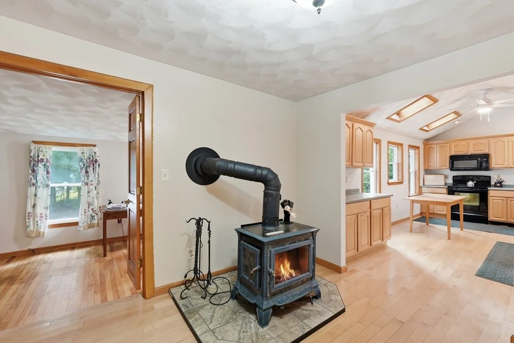 Photo of 587 Main St
