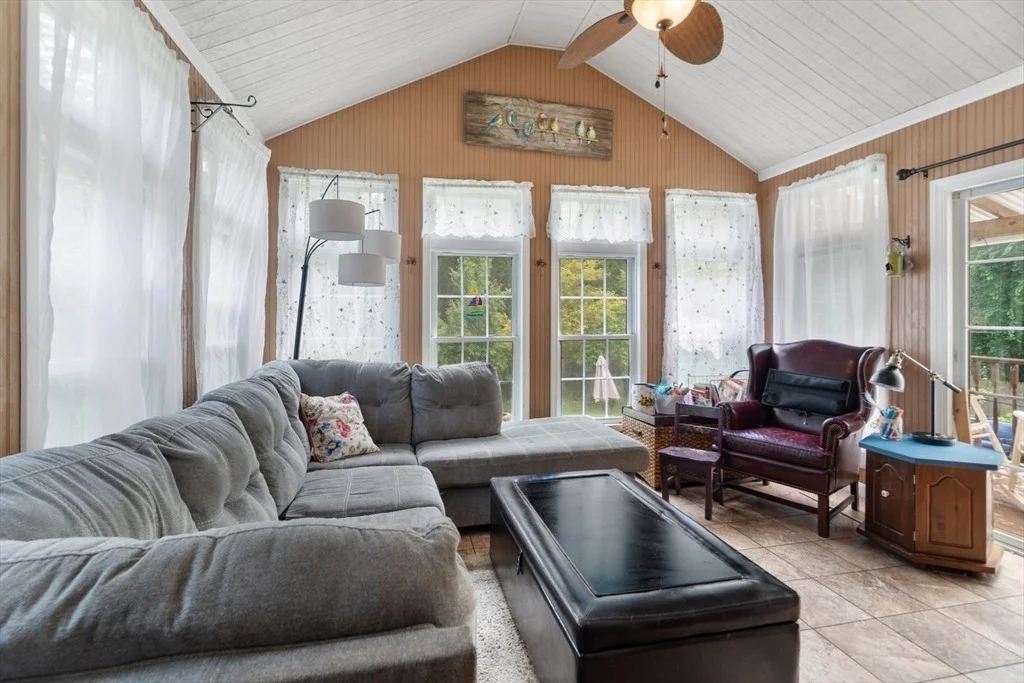 Photo of 1236 Woonsocket Hill Road
