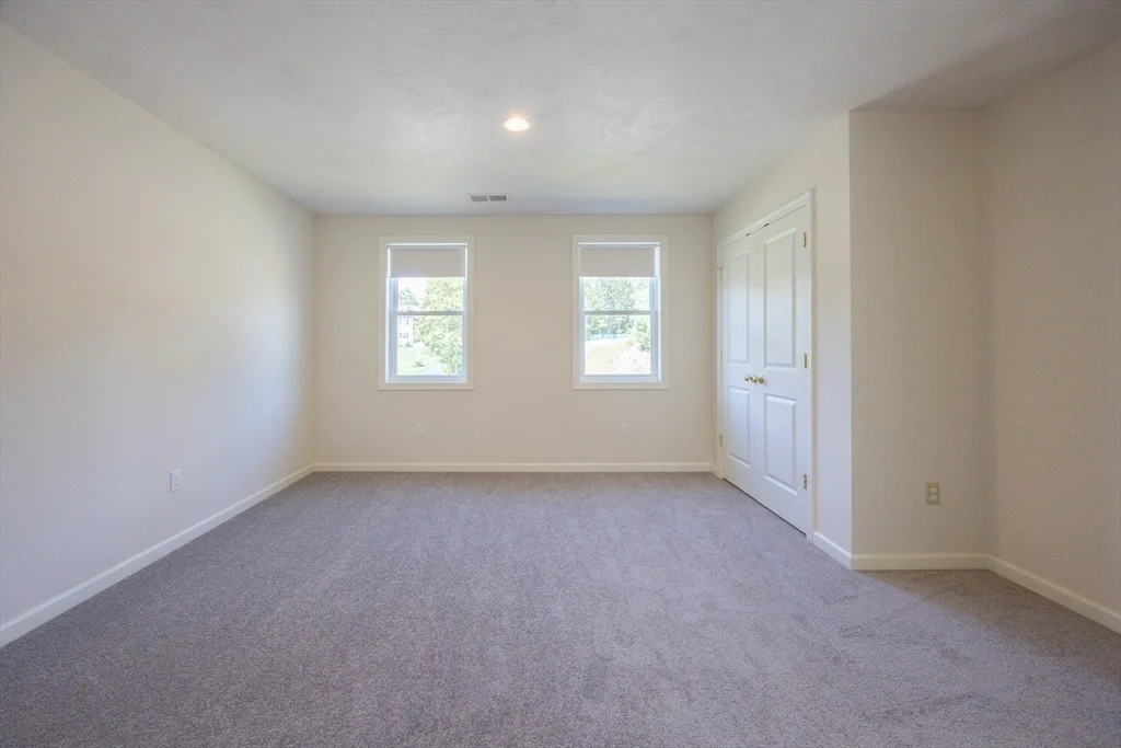Photo of 11 Willow Brook Ln