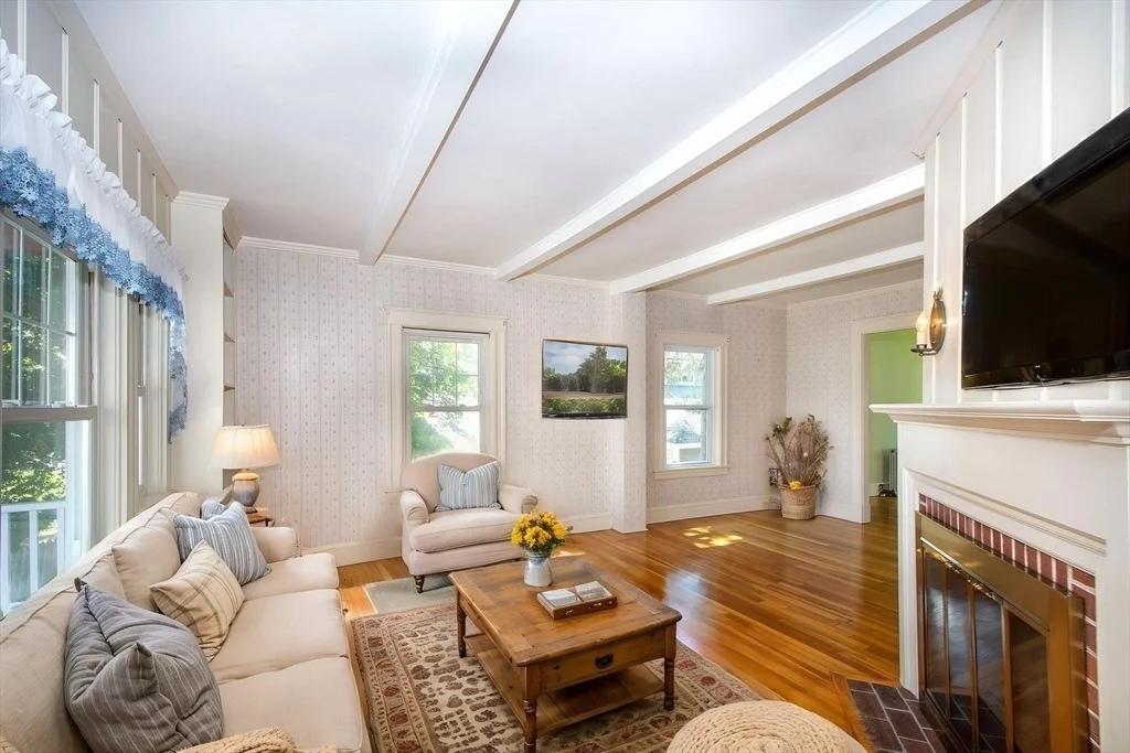 Photo of 10 Elmlawn Rd