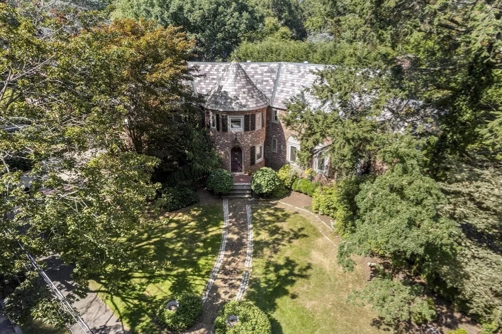 Photo of 205 Waban Ave